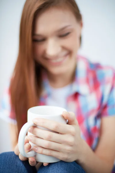 Mug in hands — Stock Photo, Image