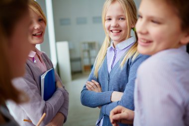 konuşan öğrenciler