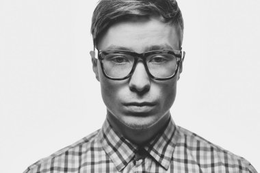 adam gözlük