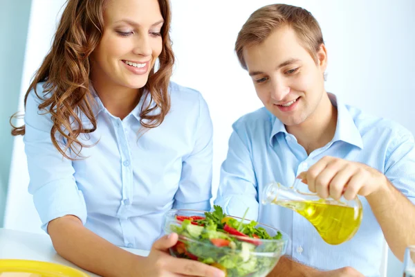 Koken salade — Stockfoto