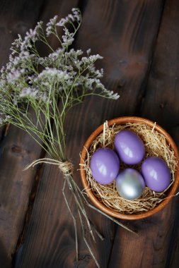 çiçekler ve yumurta