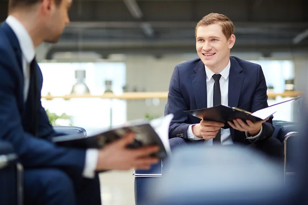 Interacting at meeting — Stock Photo, Image