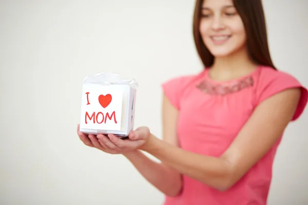 Surprise for mom — Stock Photo, Image