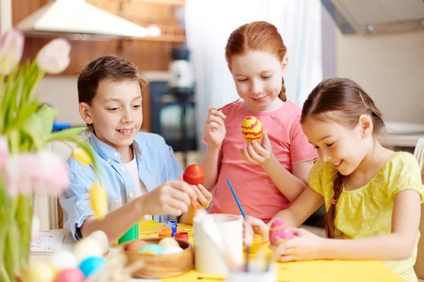 Painting eggs — Stock Photo, Image