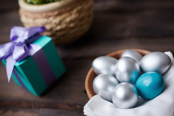 Eggs and gift — Stock Photo, Image