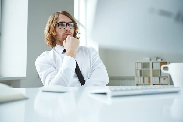 Nachdenklicher Arbeiter — Stockfoto