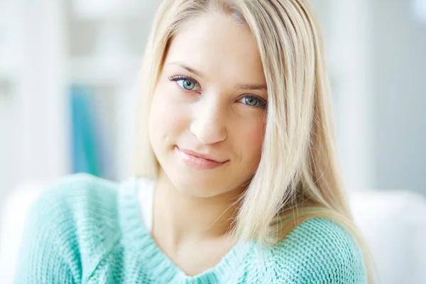 Chica con mirada coqueta —  Fotos de Stock