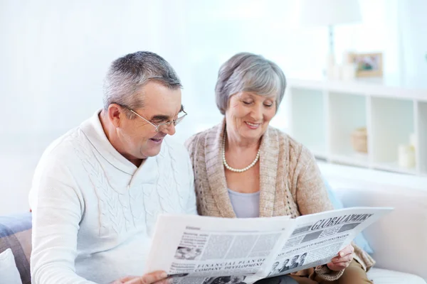 Gemeinsam lesen — Stockfoto