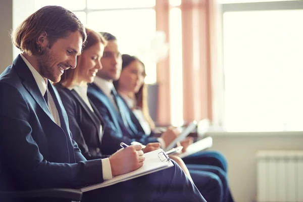 Empresários no seminário — Fotografia de Stock