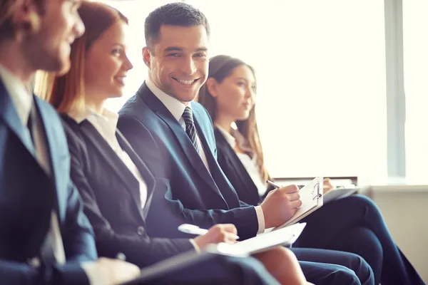 Empresários no seminário — Fotografia de Stock