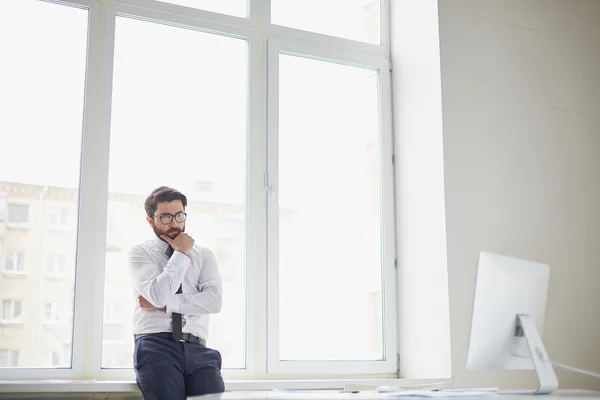 Trabajador de oficina serio — Foto de Stock