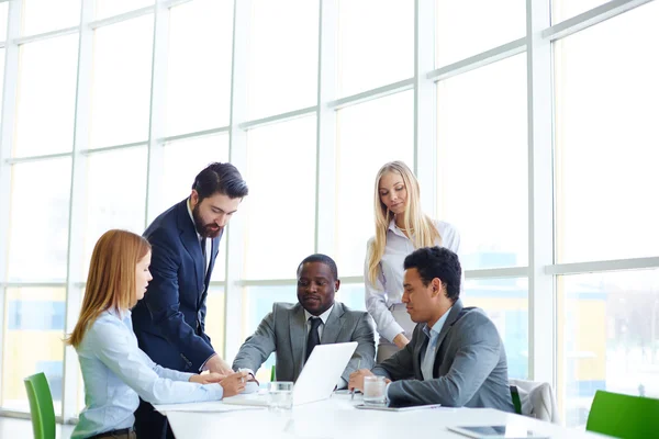 Business partners discussing new project — Stock Photo, Image