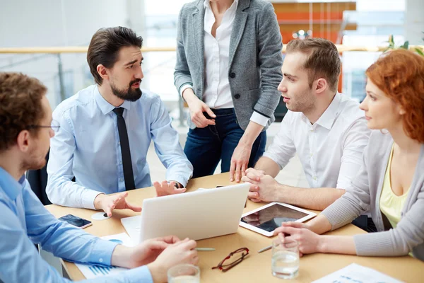 Colegas en la reunión — Foto de Stock