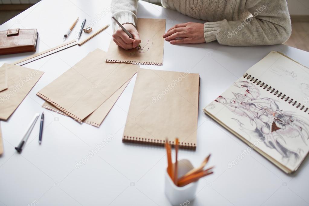 Male hands drawing pictures