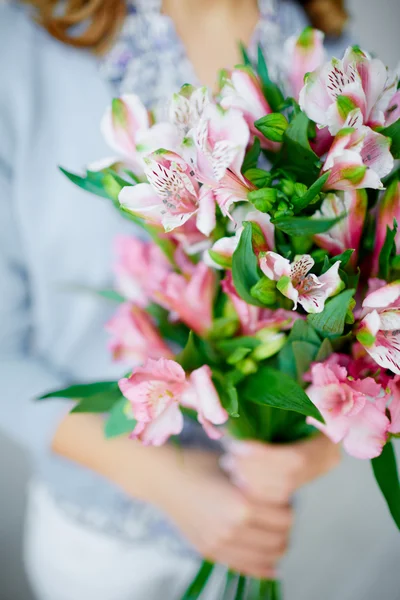 Lilies in female hands — Stock Photo, Image