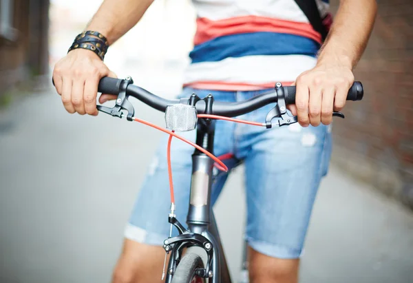 Ragazzo con bicicletta — Foto Stock