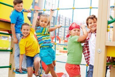 Arkadaşlar oyun üzerinde