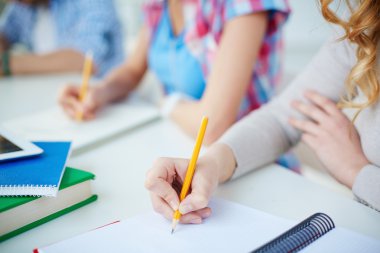 tarafından yazıldı görevi yürüten grup