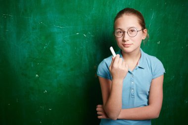 gözlük kız öğrenci