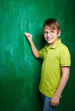 öğrenci tarafından yazı tahtası