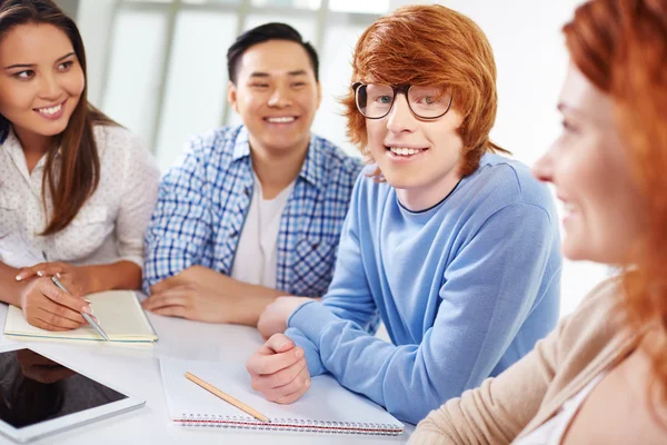 Compagni di gruppo intelligenti — Foto Stock