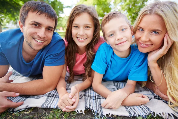 Parents avec enfants — Photo