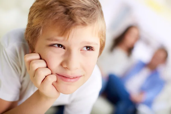 Lächelnder Junge — Stockfoto