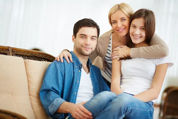 Familia feliz —  Fotos de Stock