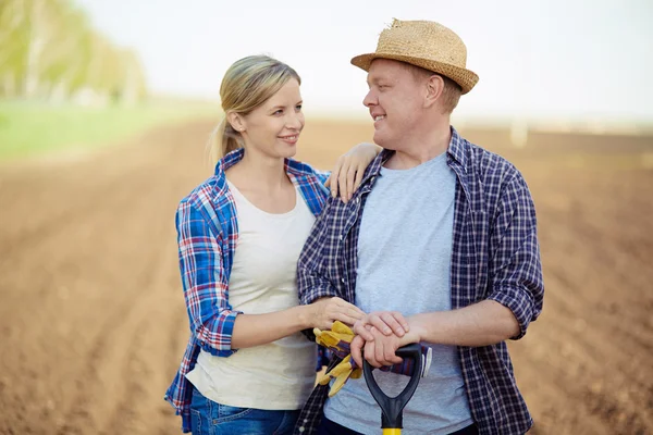 Casal de agricultores — Fotografia de Stock