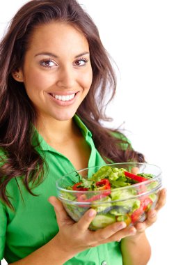 tabak taze sebze salatası tutan kız