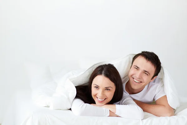 Pareja en la cama —  Fotos de Stock