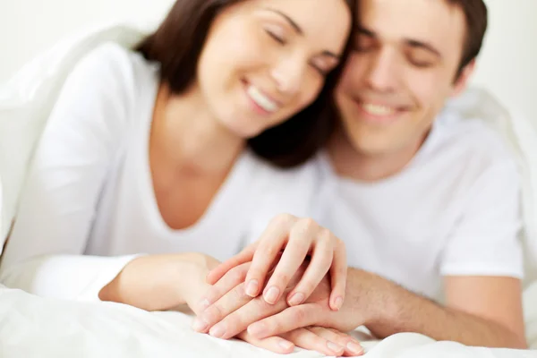 Casal na cama — Fotografia de Stock