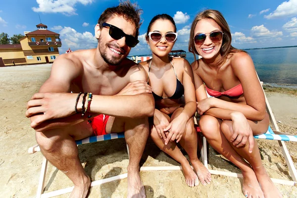 Friends on resort — Stock Photo, Image