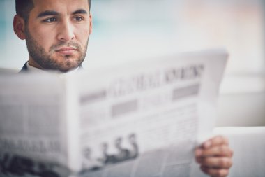 işadamı okuma gazete