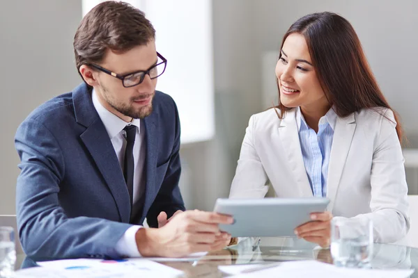 Businesswoman and businessman — Stock Photo, Image