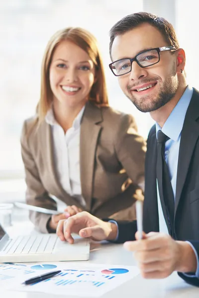 Kollegen arbeiten — Stockfoto