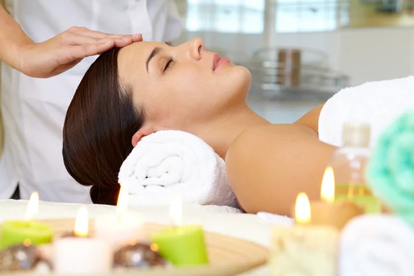 Woman on facial massage — Stock Photo, Image