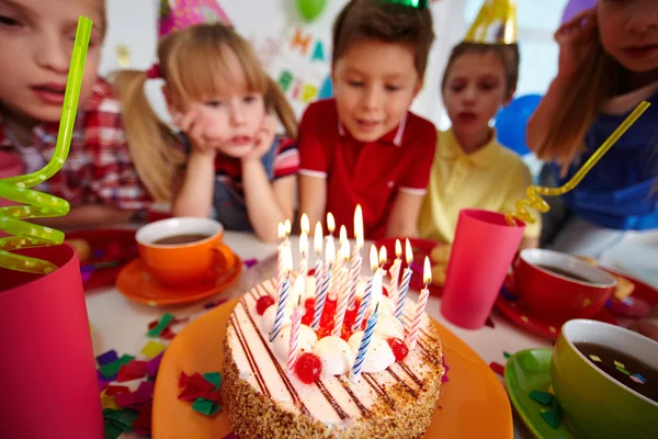 Bolo de aniversário — Fotografia de Stock