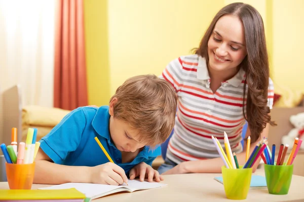 Schoolwork with mother — Stock Photo, Image