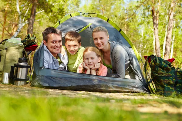 Family of travelers in tent — Stock Photo, Image