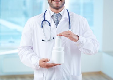 Doktor holding tıp
