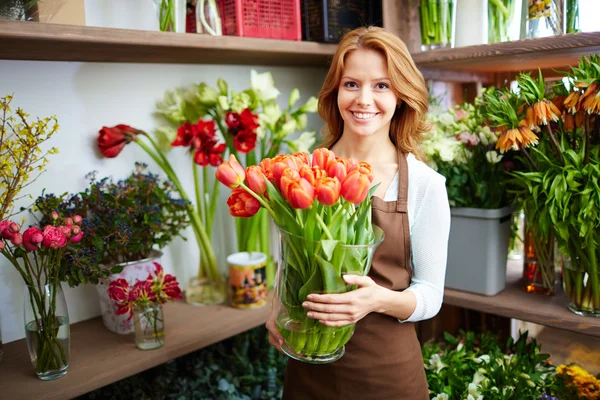 Florist with red tulips — Stock Photo, Image