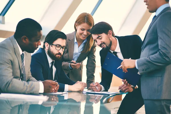 Gente de negocios en reunión — Foto de Stock