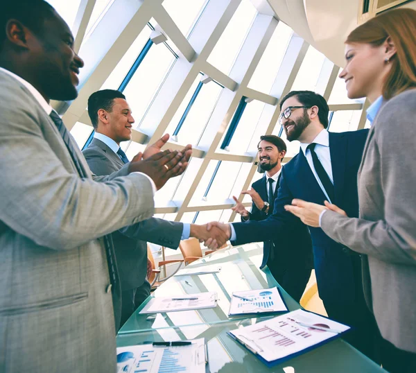 Business people clapping hands — Stock Photo, Image