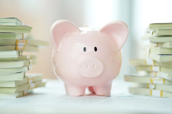 Roze piggy bank — Stockfoto