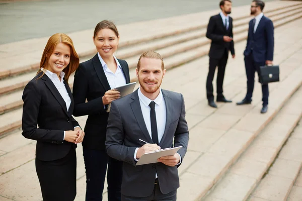 Business team  outside — Stock Photo, Image