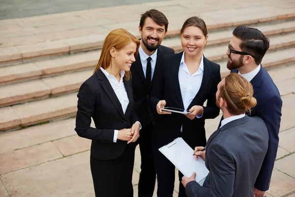 Empresários que têm reunião — Fotografia de Stock