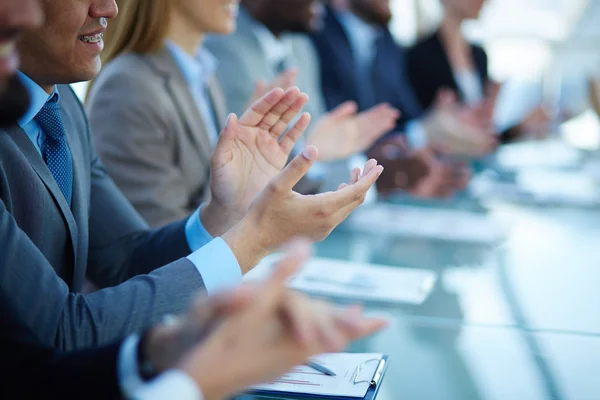 Business partners applauding to reporter — Stock Photo, Image