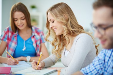 tarafından yazıldı görevi yürüten grup