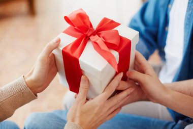 giftbox alarak eller